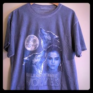 Selena Gomez Wolves T-Shirt Men’s Large Blue